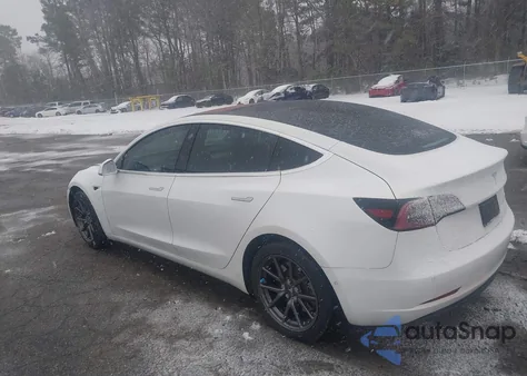 2019 Tesla Model 3 Long Range/Performance z USA, uszkodzony, nr VIN 5YJ3E1EB3KF199614
